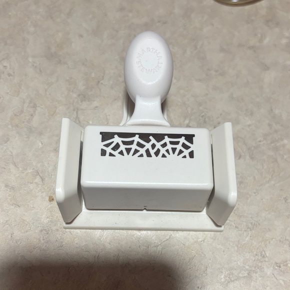 Martha Stewart White Spider Web Craft Punch - Picture 1 of 2